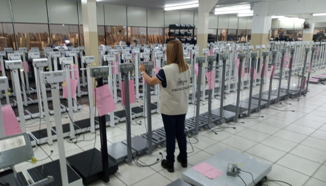 Em Araçatuba, Ipem-SP verifica balanças no fabricante